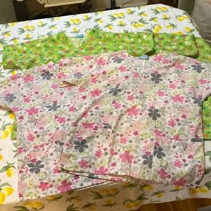5 scrubs tops size XS
